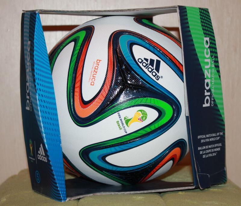 Футбольный мяч Adidas Brazuca